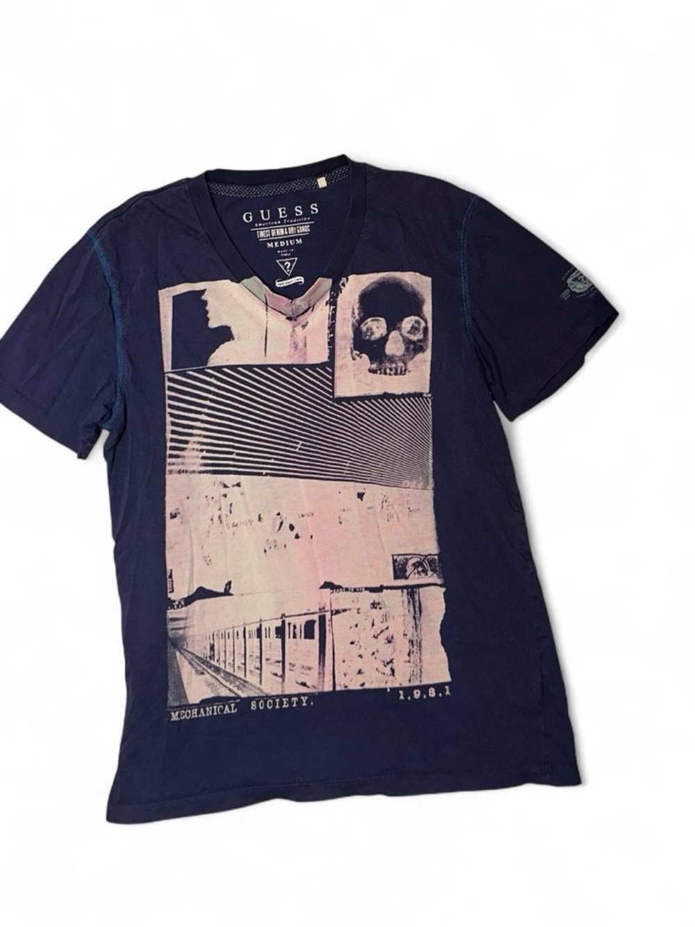 Vintage Y2K 2000s Guess grunge tee